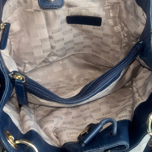 Michael Kors Navy Blue Leather Tote Bag - Picture 4 of 10